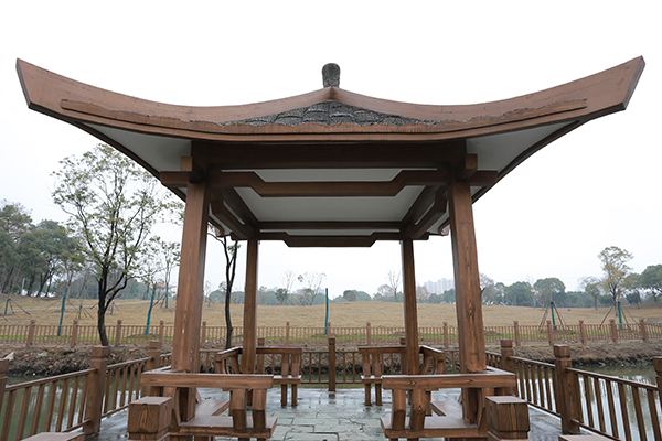 湖北武漢洪山區(qū)白玉公園木紋漆施工項(xiàng)目