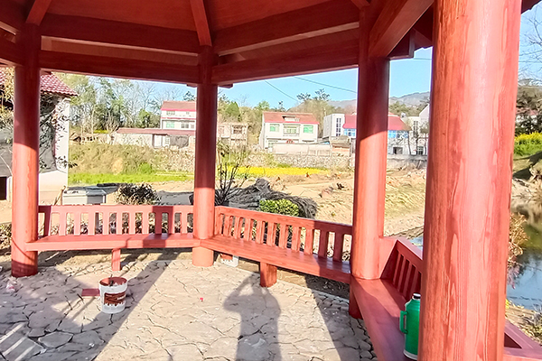 湖北黃岡英山溫泉鎮(zhèn)三和茗茶水泥涼亭木紋漆施工項(xiàng)目